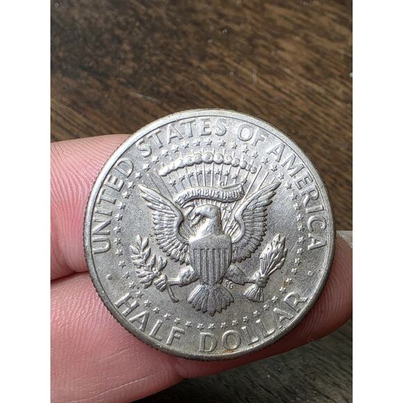 1971 D Kennedy Half Dollar Coin - circulated 2 - Picture 9 of 16
